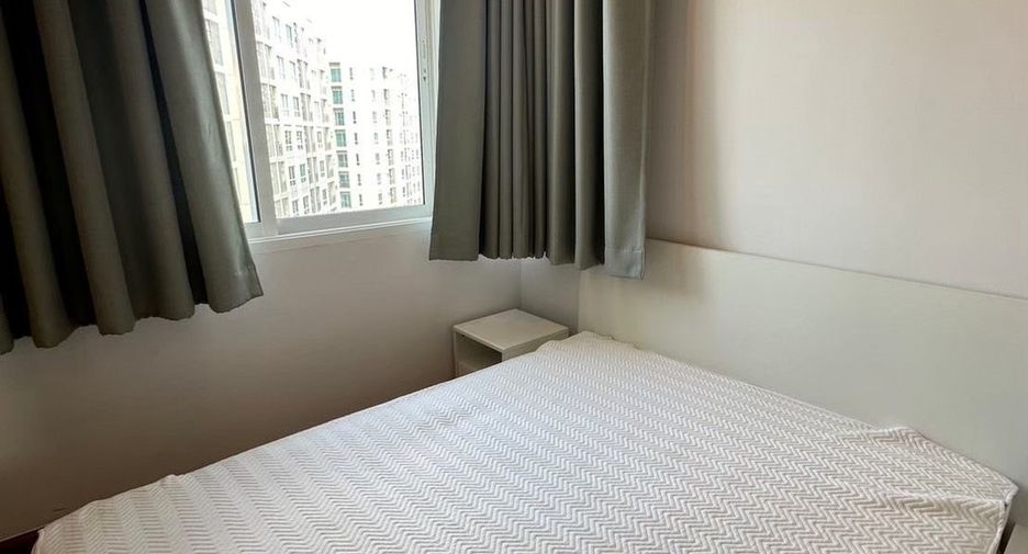 For rent 2 bedrooms condo in Huai Khwang, Bangkok