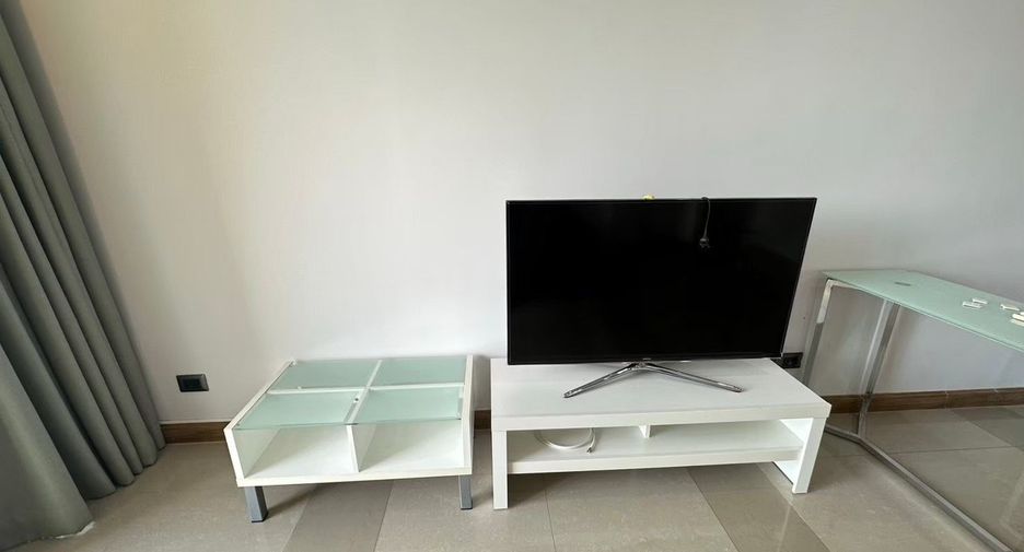 For rent 2 bedrooms condo in Huai Khwang, Bangkok