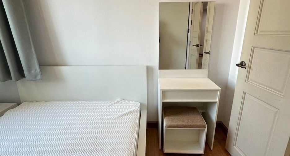 For rent 2 bedrooms condo in Huai Khwang, Bangkok