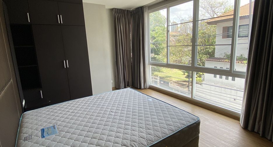 For rent 2 bedrooms condo in Watthana, Bangkok