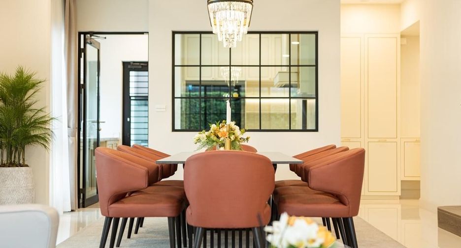 For rent 4 bedrooms house in Saphan Sung, Bangkok