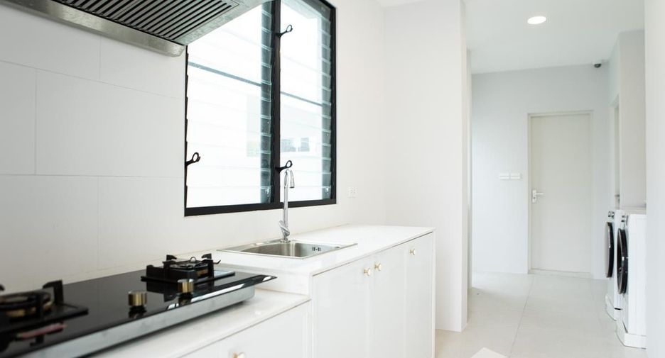 For rent 4 bedrooms house in Saphan Sung, Bangkok