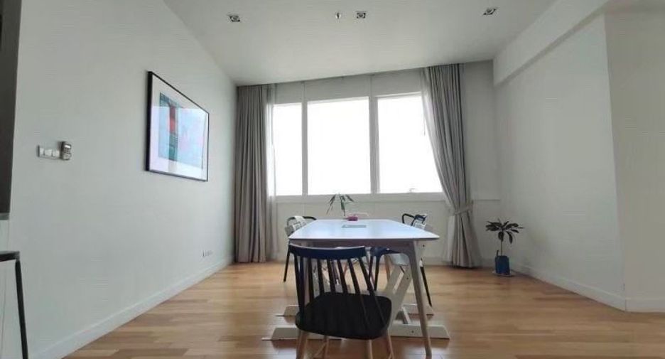 For rent 3 bedrooms condo in Khlong Toei, Bangkok