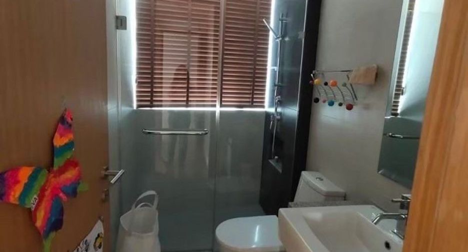 For rent 3 bedrooms condo in Khlong Toei, Bangkok