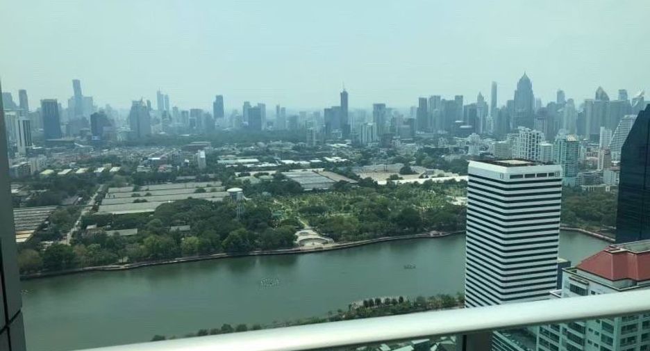 For rent 3 bedrooms condo in Khlong Toei, Bangkok