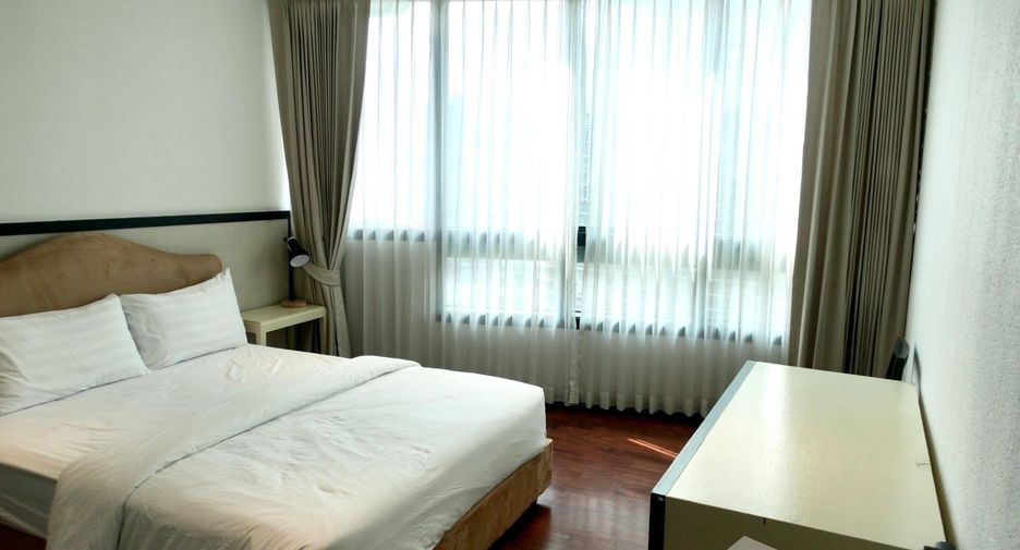 For rent 3 bedrooms condo in Pathum Wan, Bangkok