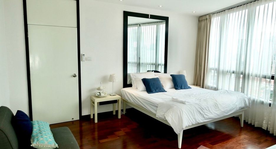For rent 3 bedrooms condo in Pathum Wan, Bangkok