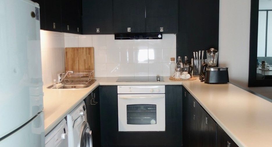 For rent 3 bedrooms condo in Pathum Wan, Bangkok