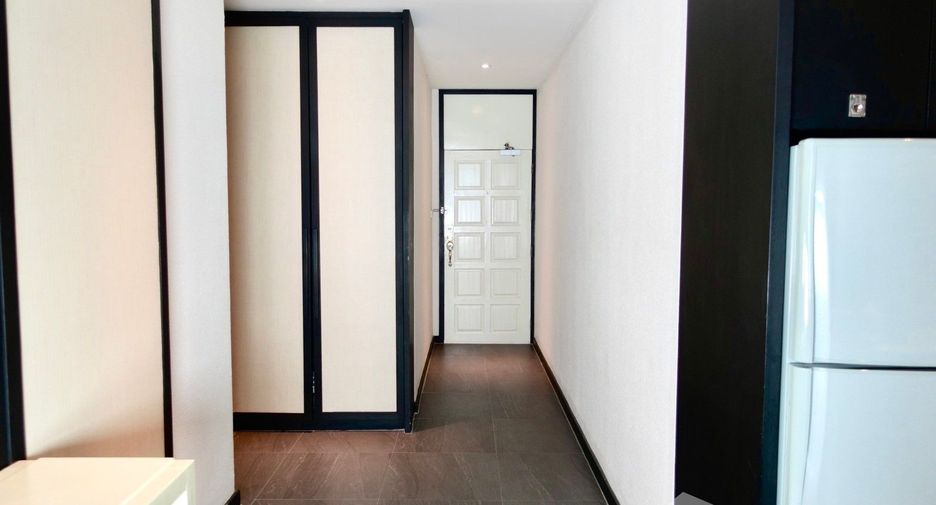 For rent 3 bedrooms condo in Pathum Wan, Bangkok