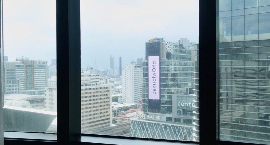 For rent 3 bedrooms condo in Pathum Wan, Bangkok
