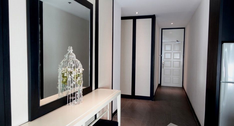 For rent 3 bedrooms condo in Pathum Wan, Bangkok