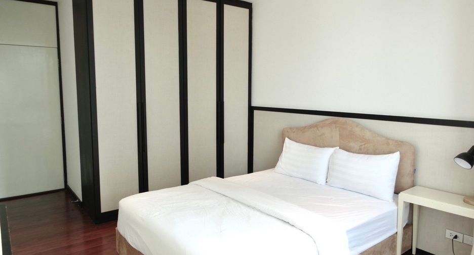 For rent 3 bedrooms condo in Pathum Wan, Bangkok