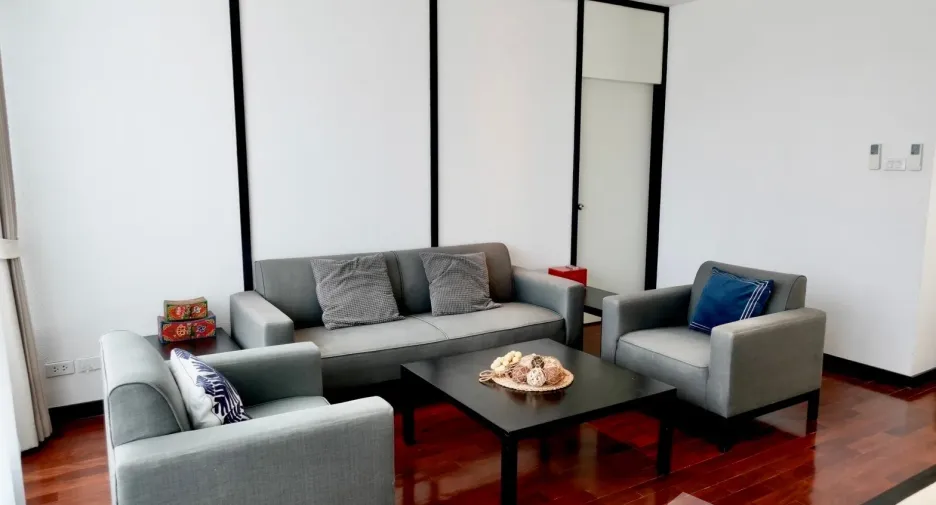 For rent 3 bedrooms condo in Pathum Wan, Bangkok