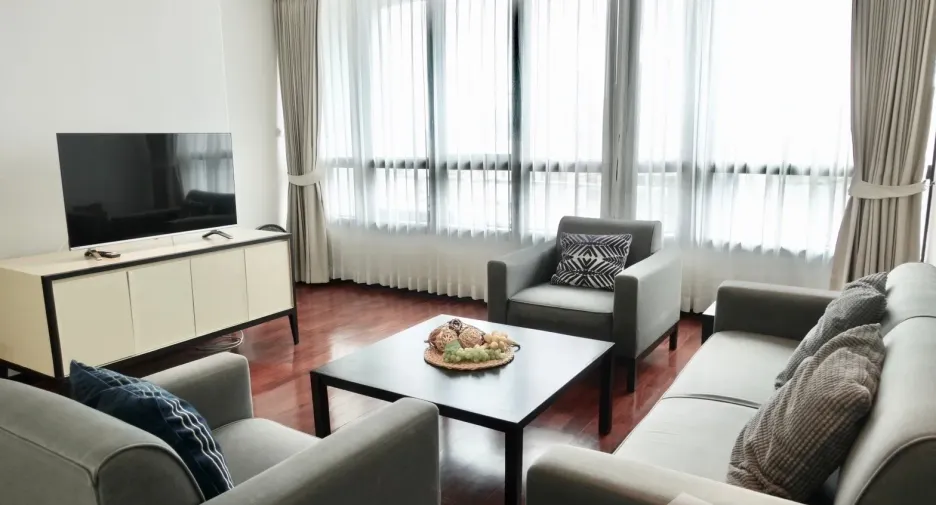For rent 3 bedrooms condo in Pathum Wan, Bangkok