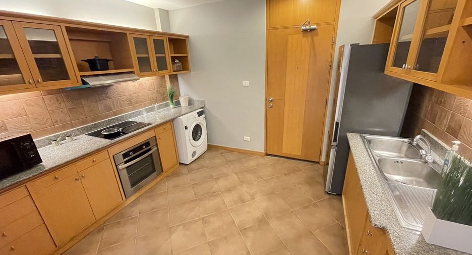 For rent 3 bedrooms apartment in Sathon, Bangkok