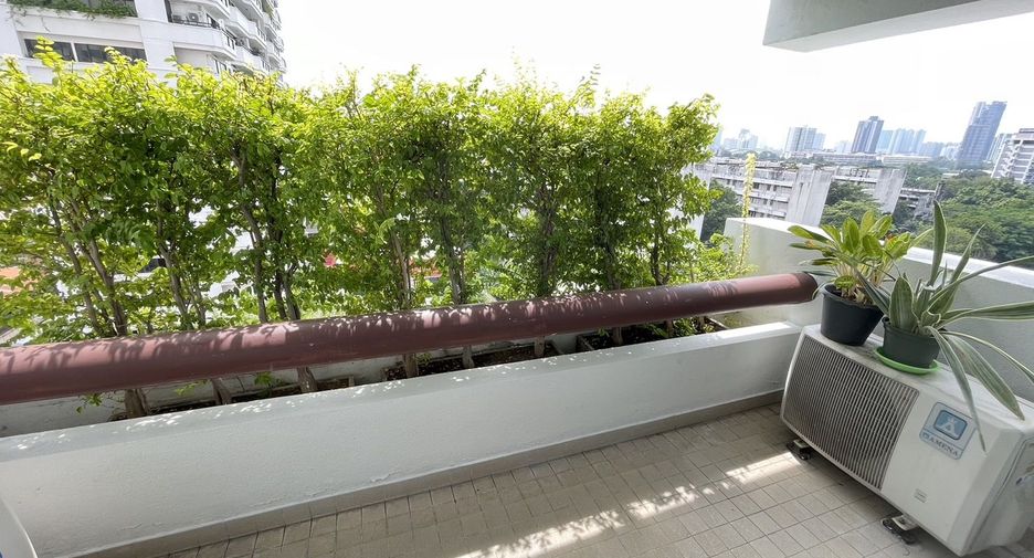 For rent 3 bedrooms apartment in Sathon, Bangkok