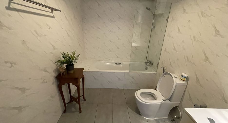 For rent 1 bed condo in Phra Khanong, Bangkok
