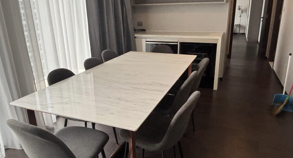 For rent 2 bedrooms condo in Khlong Toei, Bangkok