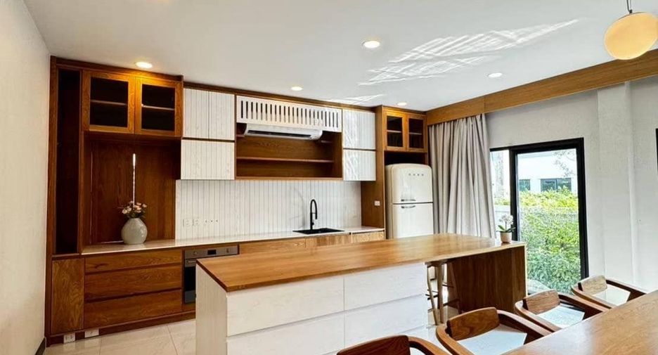 Casa en alquiler de 5 habitaciones en Bang Phli, Samut Prakan