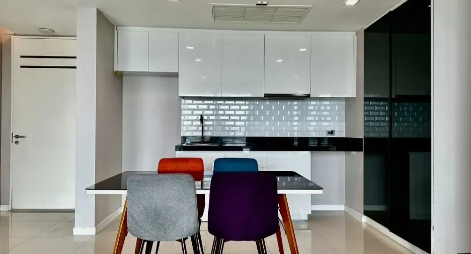 For rent 2 bedrooms condo in Yan Nawa, Bangkok