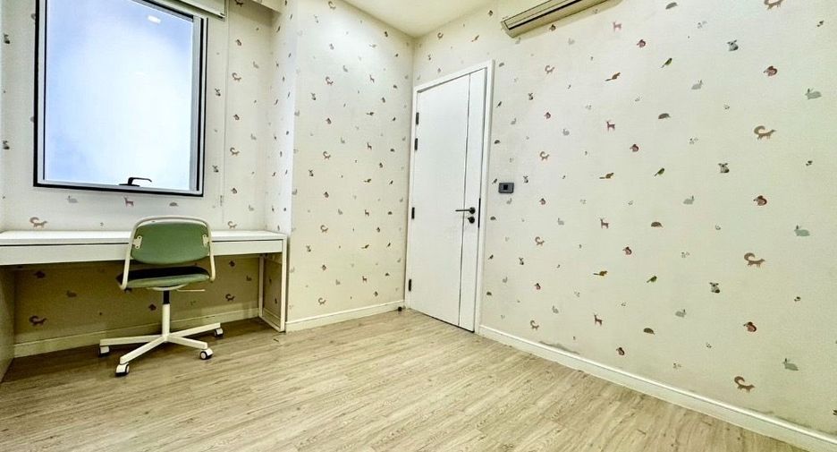 For rent 2 bedrooms condo in Yan Nawa, Bangkok