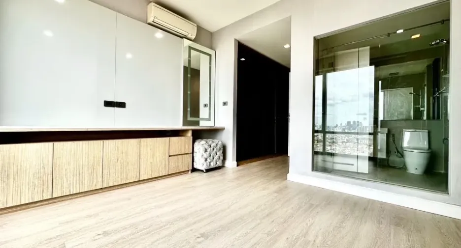 For rent 2 bedrooms condo in Yan Nawa, Bangkok