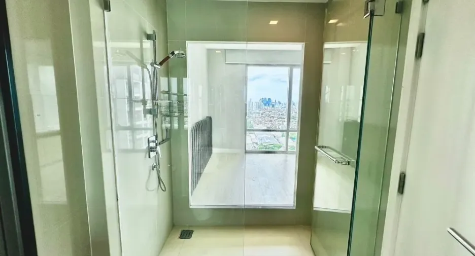 For rent 2 bedrooms condo in Yan Nawa, Bangkok