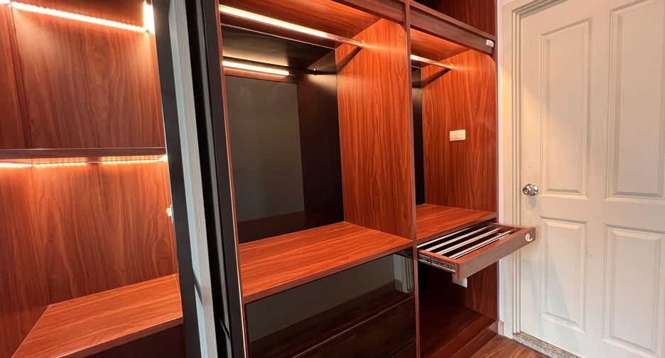 For rent 1 bed condo in Thon Buri, Bangkok