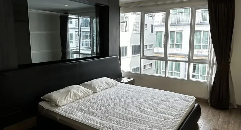 For rent 2 bedrooms condo in Khlong Toei, Bangkok