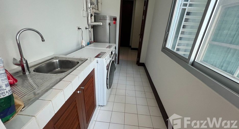 For rent 3 bedrooms condo in Pathum Wan, Bangkok