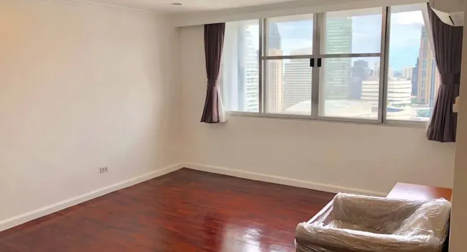 For rent 4 bedrooms condo in Watthana, Bangkok