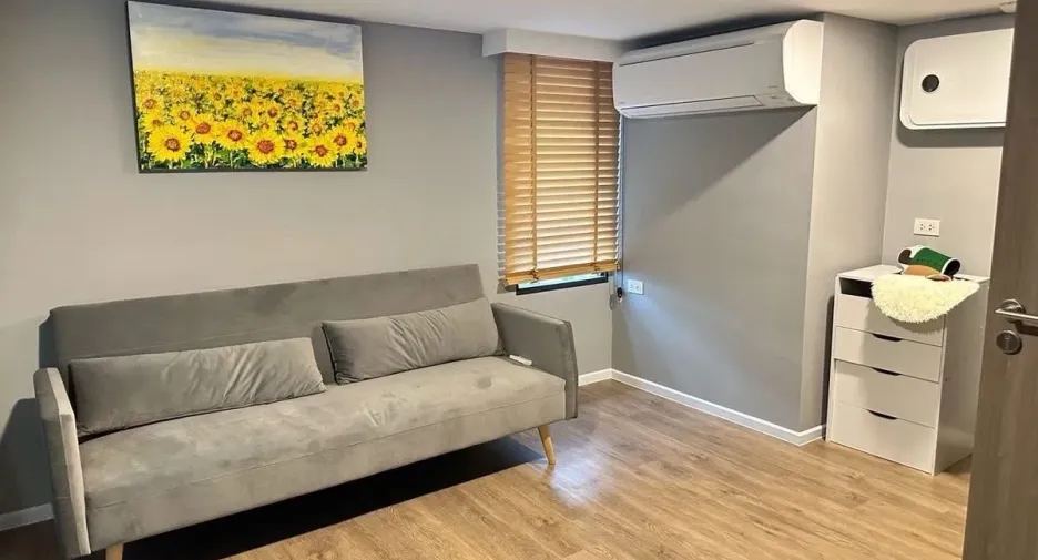 For rent 3 bedrooms condo in Huai Khwang, Bangkok
