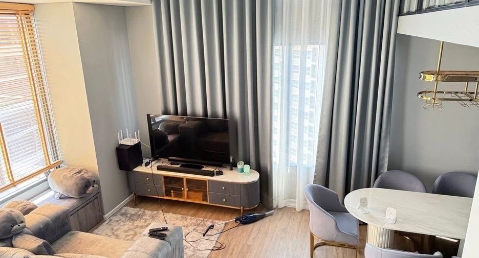 For rent 3 bedrooms condo in Huai Khwang, Bangkok