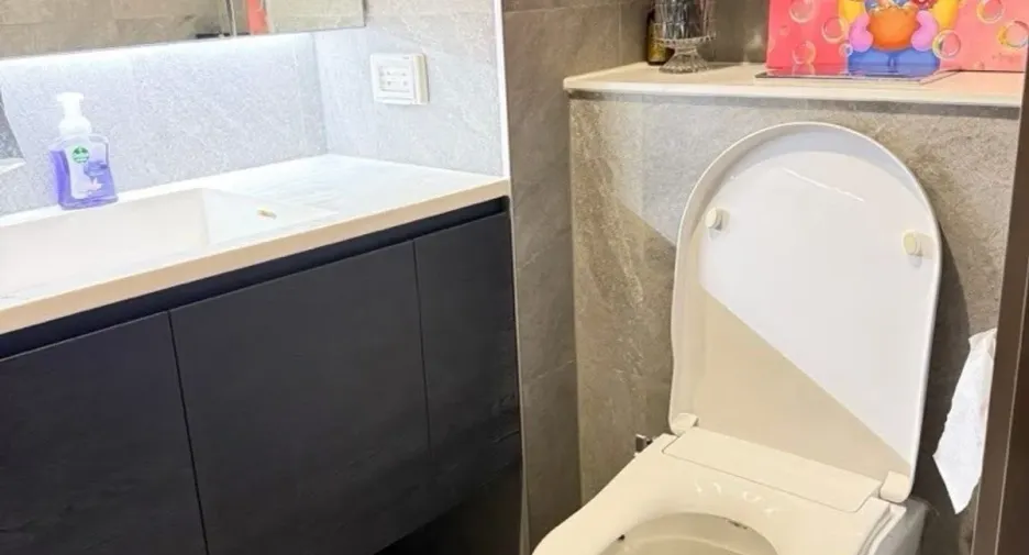 For rent 3 bedrooms condo in Huai Khwang, Bangkok