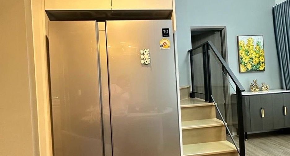 For rent 3 bedrooms condo in Huai Khwang, Bangkok