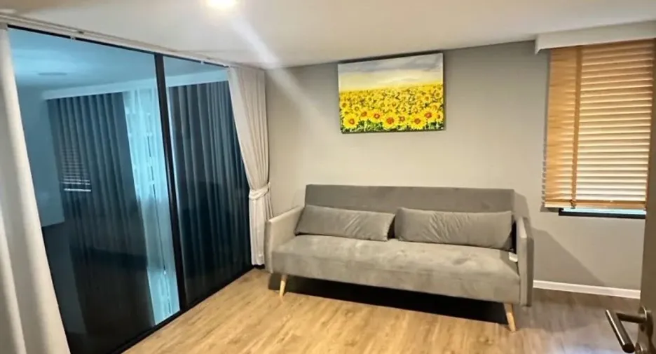 For rent 3 bedrooms condo in Huai Khwang, Bangkok
