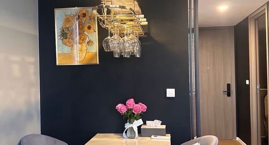For rent 3 bedrooms condo in Huai Khwang, Bangkok