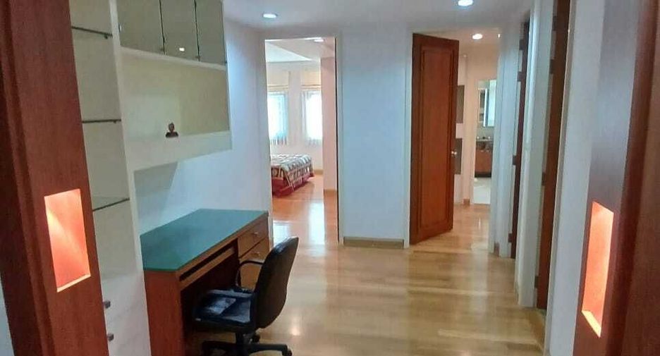 À louer 3 chambres condo à Watthana, Bangkok