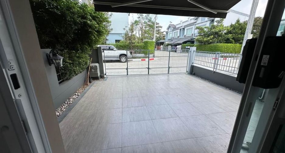 For rent 3 bedrooms townhouse in Bang Phli, Samut Prakan