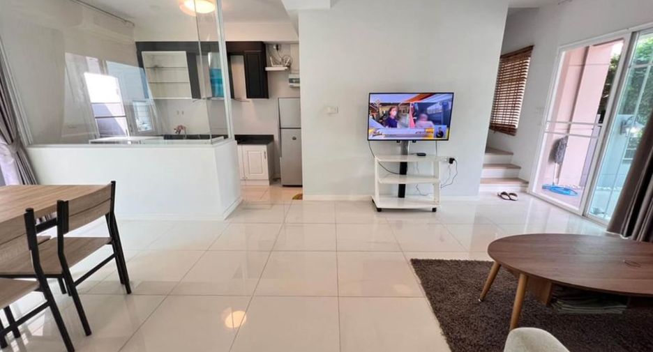 For rent 3 bedrooms townhouse in Bang Phli, Samut Prakan