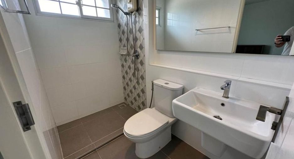 For rent 3 bedrooms townhouse in Bang Phli, Samut Prakan
