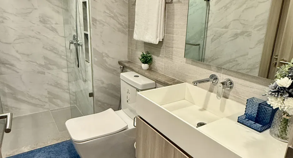 For rent 2 bedrooms condo in Watthana, Bangkok