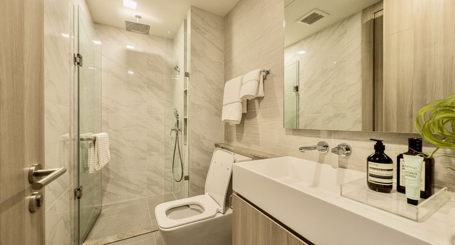 For rent 2 bedrooms condo in Watthana, Bangkok