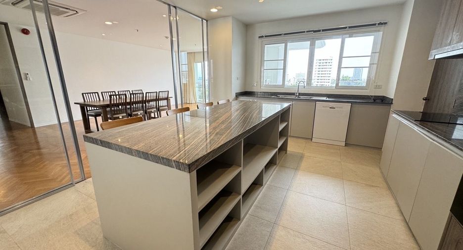 For rent 3 bedrooms condo in Sathon, Bangkok