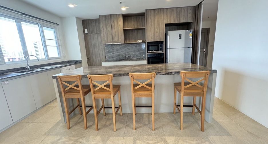 For rent 3 bedrooms condo in Sathon, Bangkok