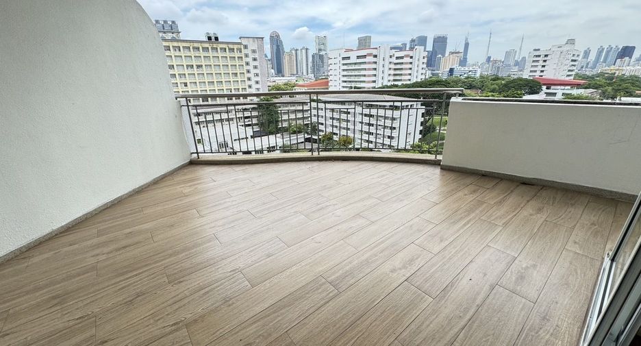 For rent 3 bedrooms condo in Sathon, Bangkok