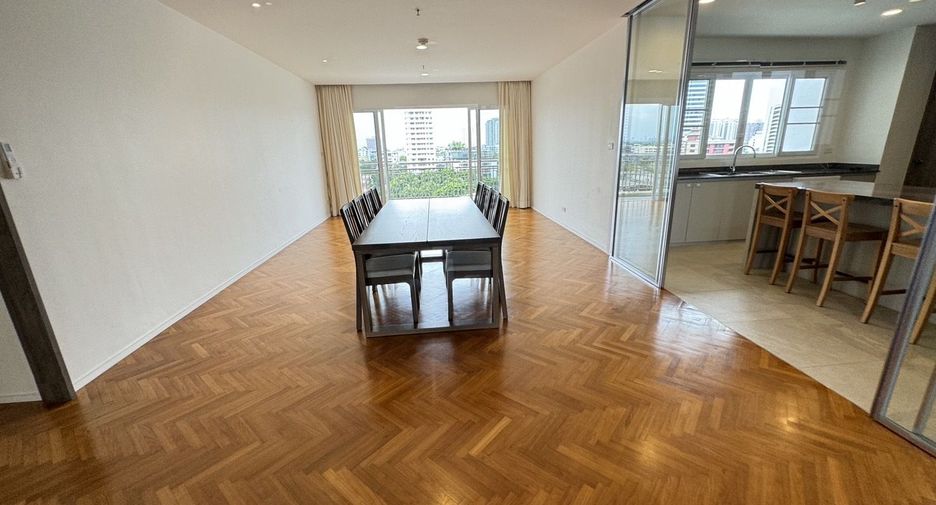 For rent 3 bedrooms condo in Sathon, Bangkok