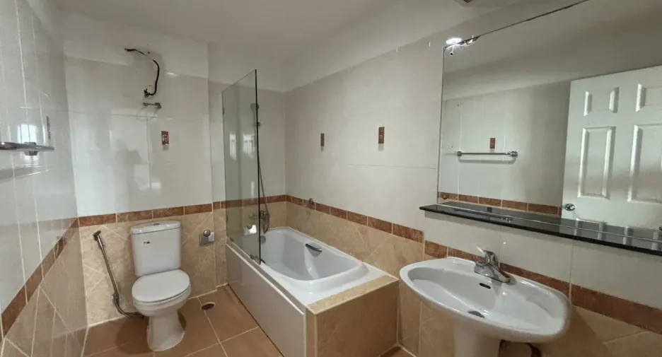 For rent 2 bedrooms condo in Khlong Toei, Bangkok