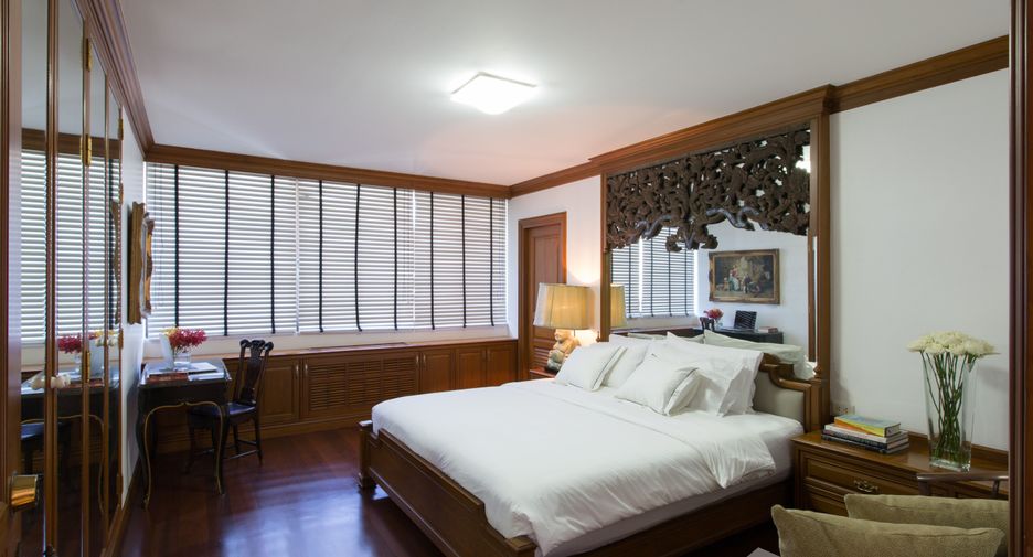 For rent 2 bedrooms condo in Watthana, Bangkok