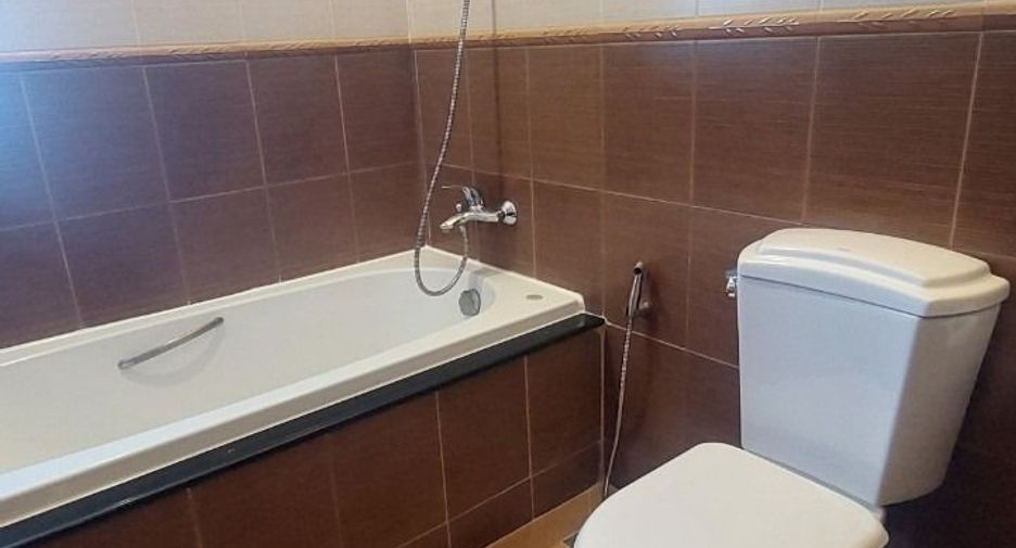 For rent 3 bedrooms condo in Sathon, Bangkok